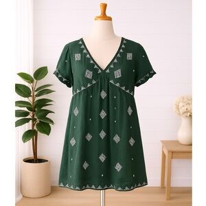 🎅 3/$15 SALE BaeVely Green Embroidered Babydoll Dress M